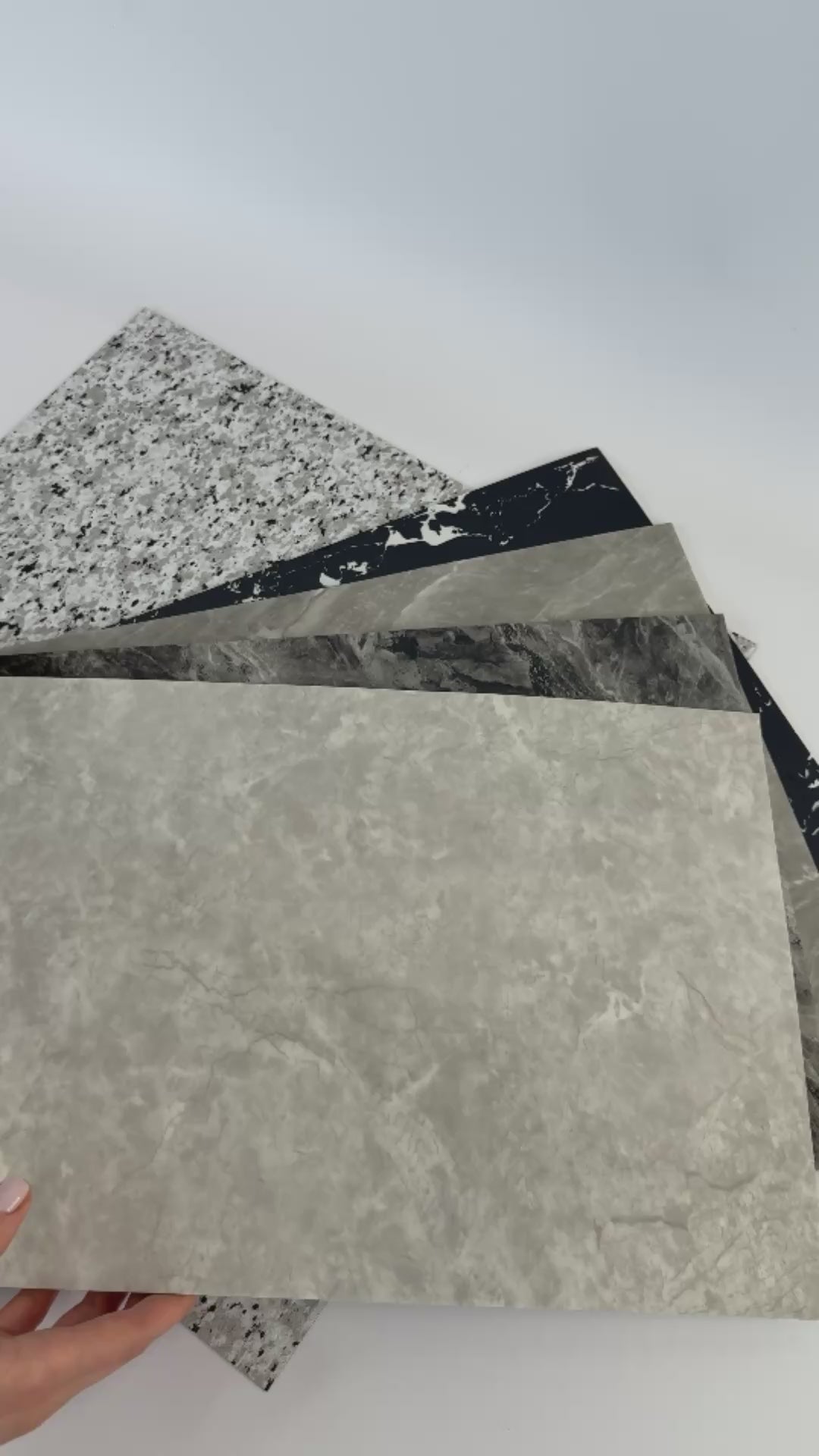 Я просто наклеїла це — і кухня виглядає як після ремонту 😳